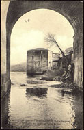 Port-de-Penne de St-Sylvestre (Lot-et-Garonne). Le moulin, vue prise sous l'antre du Pont 